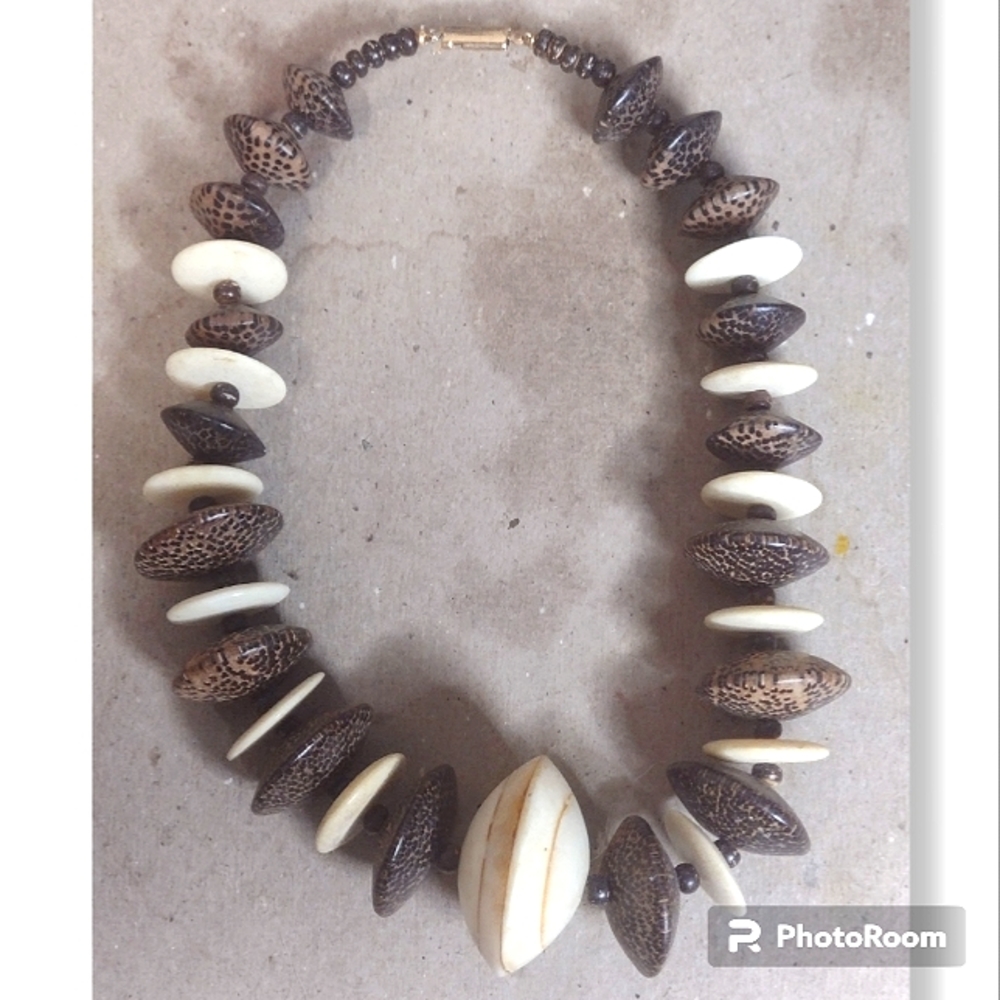 Vintage Cream & Brown Speckled Disc Shaped Wood & Shell Chunky Beaded Necklace